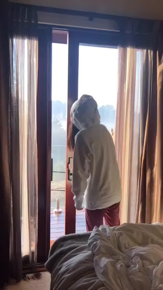 打开房门就能和长颈鹿面对面 这地方勾起了无数人的向往